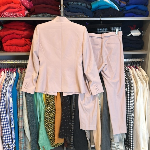 Tahari pale lavender hook eye closure blazer belted ankle pants suit set size 2P - Picture 3 of 3